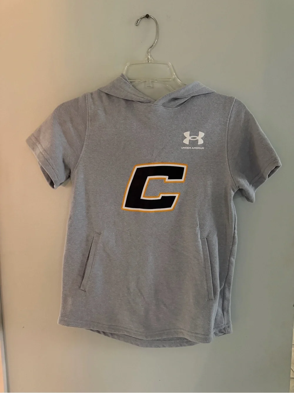 Under Armour Kids Light Gray Hooded Short-Sleeve Tee with Black & Gold 'C'
